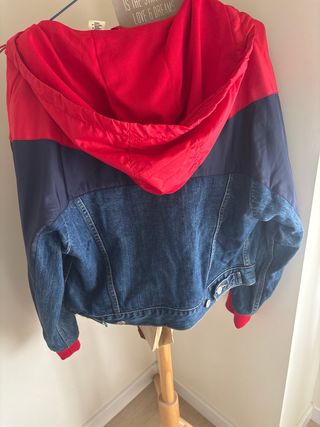 Chaqueta Levi's Roja y Azul Denim