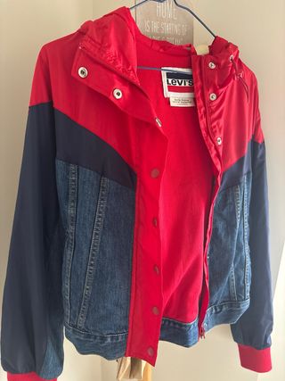 Chaqueta Levi's Roja y Azul Denim