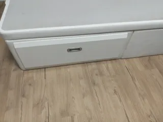 Canapé, cabezal y estanteria blanco