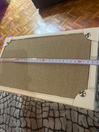 Baúl decorativo beige y blanco