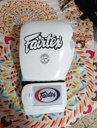 Guantes Muay Thai Fairtex Blancos 16oz