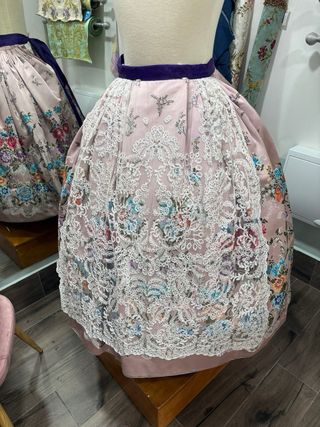 Traje de Fallera con botines alquiler o venta