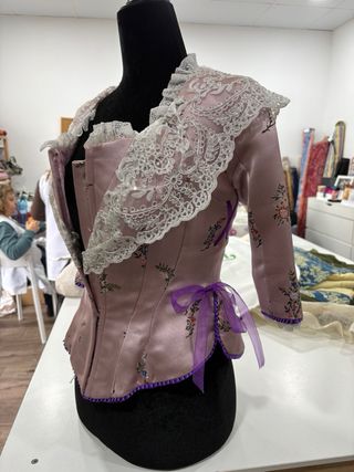 Traje de Fallera con botines alquiler o venta