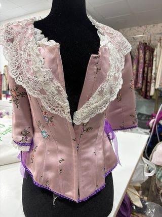 Traje de Fallera con botines alquiler o venta