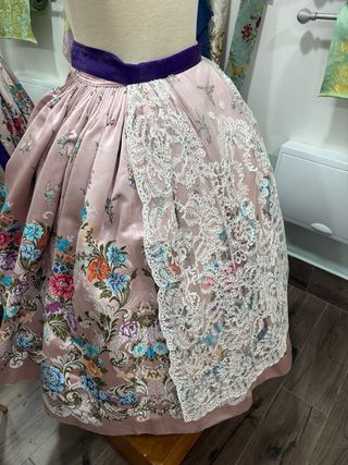 Traje de Fallera con botines alquiler o venta