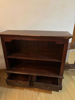 Mueble de madera maciza