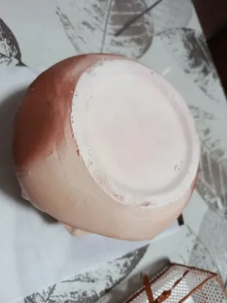 Recipiente de barro para ajos y cebollas