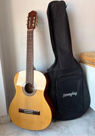 Guitarra Clásica Stagg C547-N + Funda Reforzada