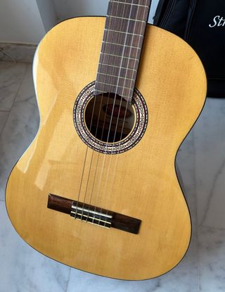Guitarra Clásica Stagg C547-N + Funda Reforzada