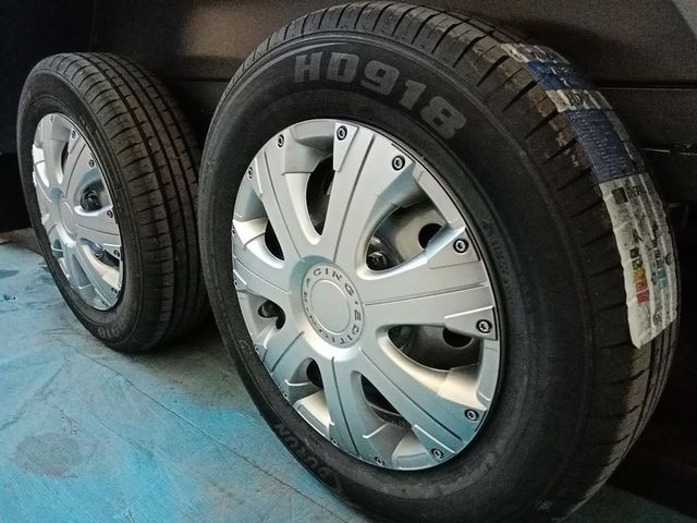 NUEVOS: Tapacubos para ruedas de remolques 13"