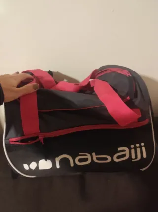 Bolso deportivo Nabaiji negro y rosa