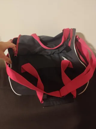 Bolso deportivo Nabaiji negro y rosa