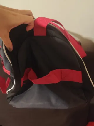 Bolso deportivo Nabaiji negro y rosa