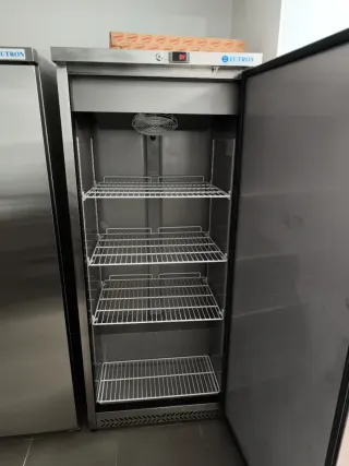 Frigorífico y Congelador Eutron