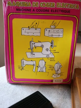 Máquina de coser de juguete Román