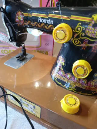 Máquina de coser de juguete Román