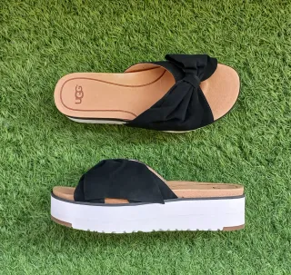 Sandalias UGG negras con lazo