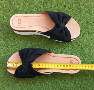 Sandalias UGG negras con lazo