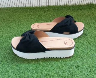 Sandalias UGG negras con lazo