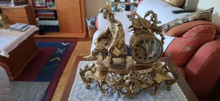 Reloj de sobremesa antiguo dorado