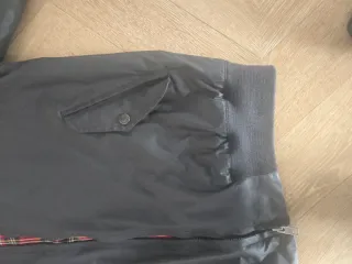 Chaqueta Harrington Fred Perry Encerada Negra 96cm