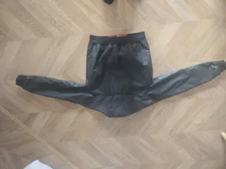 Chaqueta Harrington Fred Perry Encerada Negra 96cm