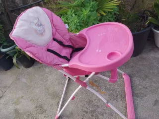 Trona rosa para bebé