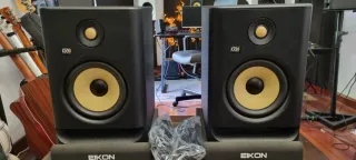 Dos Monitores de estudio KRK negros