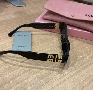 Gafas de sol Miu Miu negras