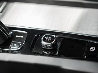 Volvo XC60 2.0 B4 Mild-Hybrid R-Design