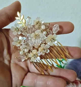 Peineta artesanal flores y cristal