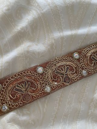 Gargantilla Marrón Bordada con Lentejuelas