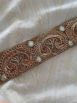 Gargantilla Marrón Bordada con Lentejuelas