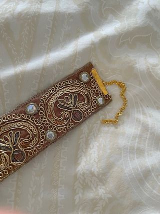 Gargantilla Marrón Bordada con Lentejuelas