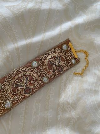 Gargantilla Marrón Bordada con Lentejuelas