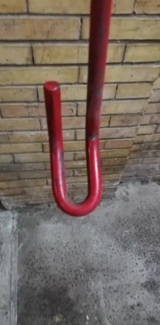 Gancho antirrobo coche rojo