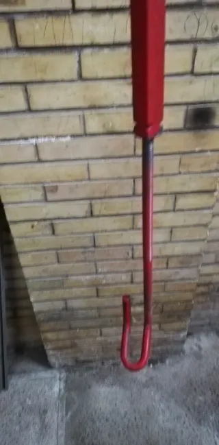 Gancho antirrobo coche rojo