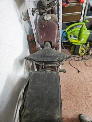 Moto antigua Lube Moped Roja, Para despiece.