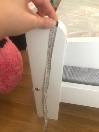 Cama infantil blanca con colchón