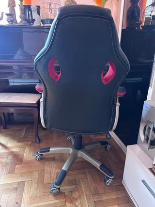 Silla Gamer Negra y Roja con Ruedas