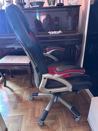 Silla Gamer Negra y Roja con Ruedas