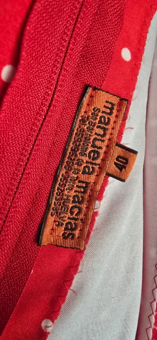 Traje de flamenca rojo con lunaritos blancos