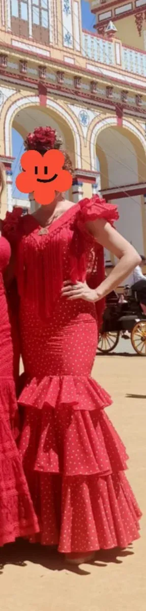 Traje de flamenca rojo con lunaritos blancos