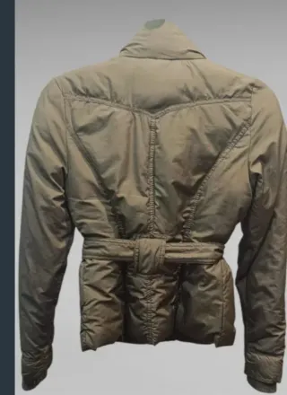 Cazadora verde con cinturón