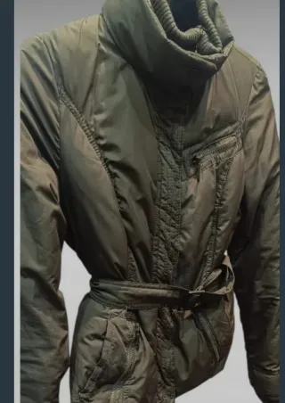 Cazadora verde con cinturón