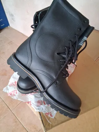 Botas militares negras talla 42.5