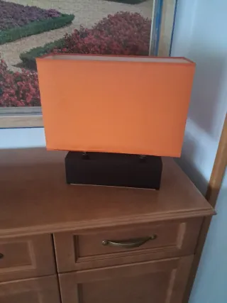 Lámpara Naranja y Negra