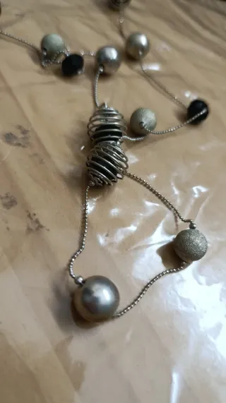Collar largo vintage plateado y negro