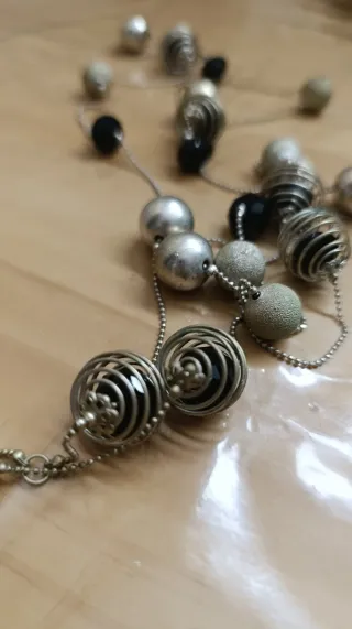 Collar largo vintage plateado y negro