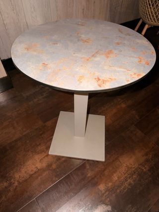 Mesa redonda metal y piedra